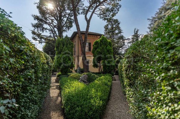 casa indipendente in vendita a Reggio nell'Emilia in zona Città Storica