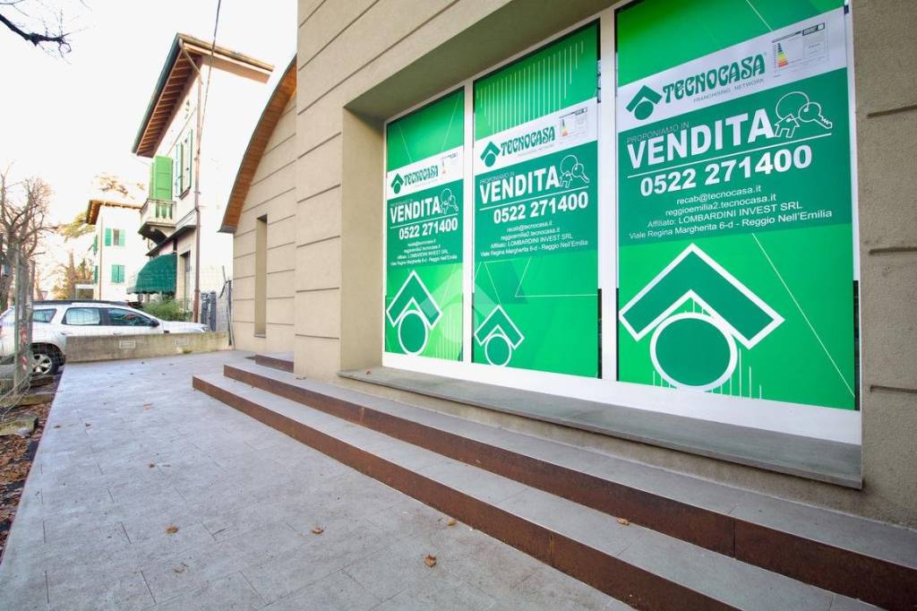 negozio in vendita a Reggio nell'Emilia in zona Città Storica