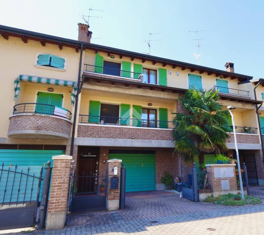 casa indipendente in vendita a Reggio nell'Emilia in zona Roncocesi