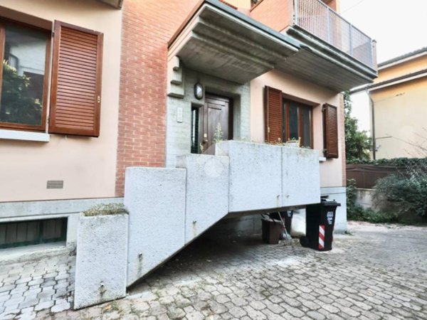 casa indipendente in vendita a Reggio nell'Emilia in zona Carrozzone
