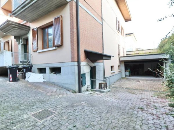 casa indipendente in vendita a Reggio nell'Emilia in zona Carrozzone