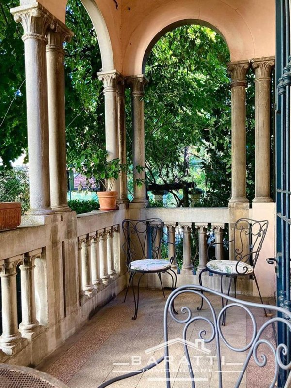 casa indipendente in vendita a Reggio nell'Emilia in zona Città Storica