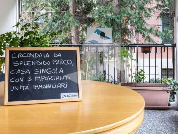 casa indipendente in vendita a Reggio nell'Emilia in zona Città Storica