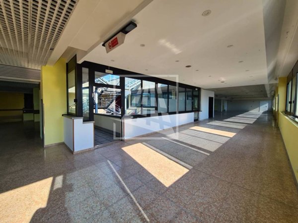 ufficio in vendita a Reggio nell'Emilia in zona Pieve Modolena