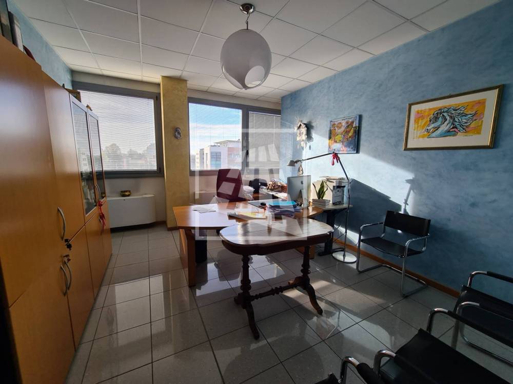 ufficio in vendita a Reggio nell'Emilia in zona Santa Croce