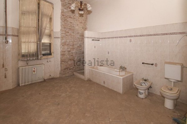 appartamento in vendita a Reggio nell'Emilia in zona Città Storica