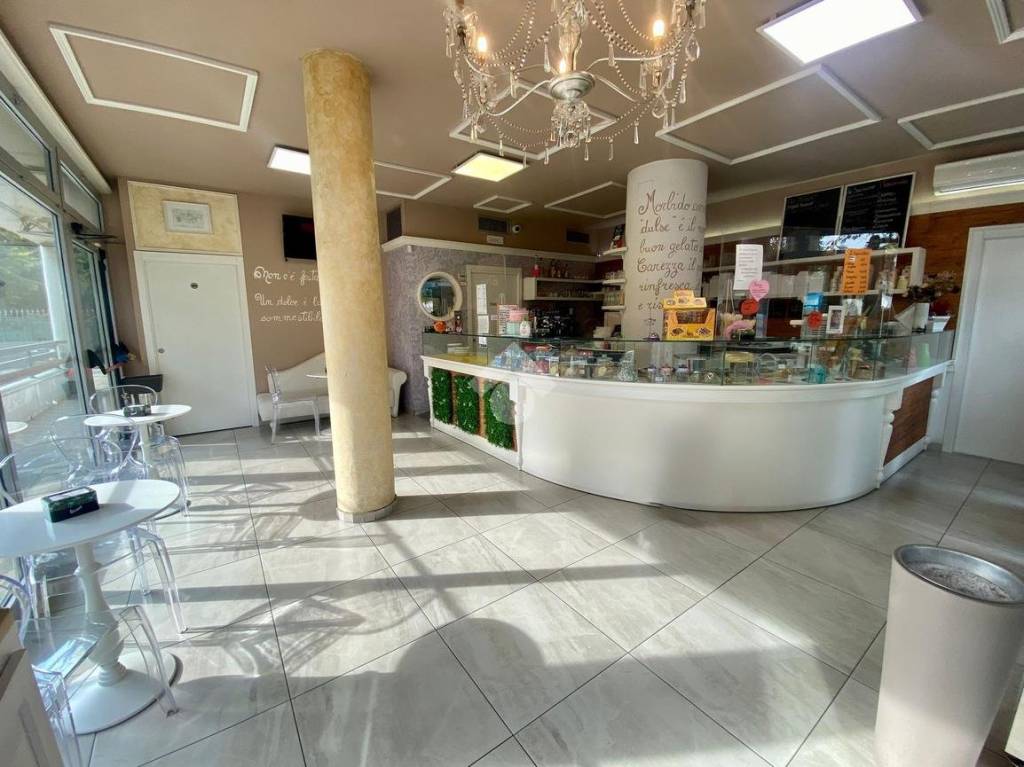 negozio in vendita a Reggio nell'Emilia in zona Pieve Modolena