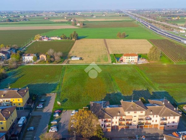 terreno edificabile in vendita a Reggio nell'Emilia in zona Roncocesi