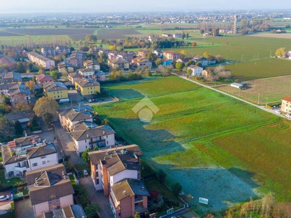 terreno edificabile in vendita a Reggio nell'Emilia in zona Roncocesi
