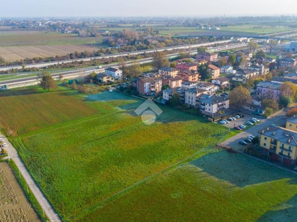 terreno edificabile in vendita a Reggio nell'Emilia in zona Roncocesi