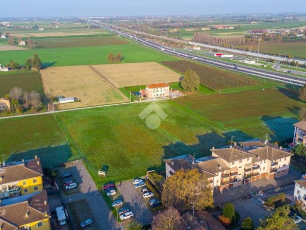 terreno edificabile in vendita a Reggio nell'Emilia in zona Roncocesi
