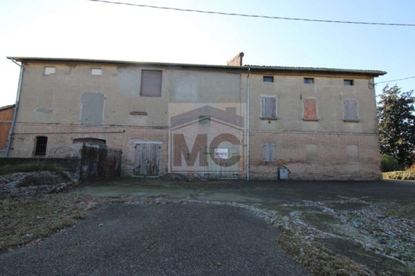 casale in vendita a Reggio nell'Emilia in zona Roncadella