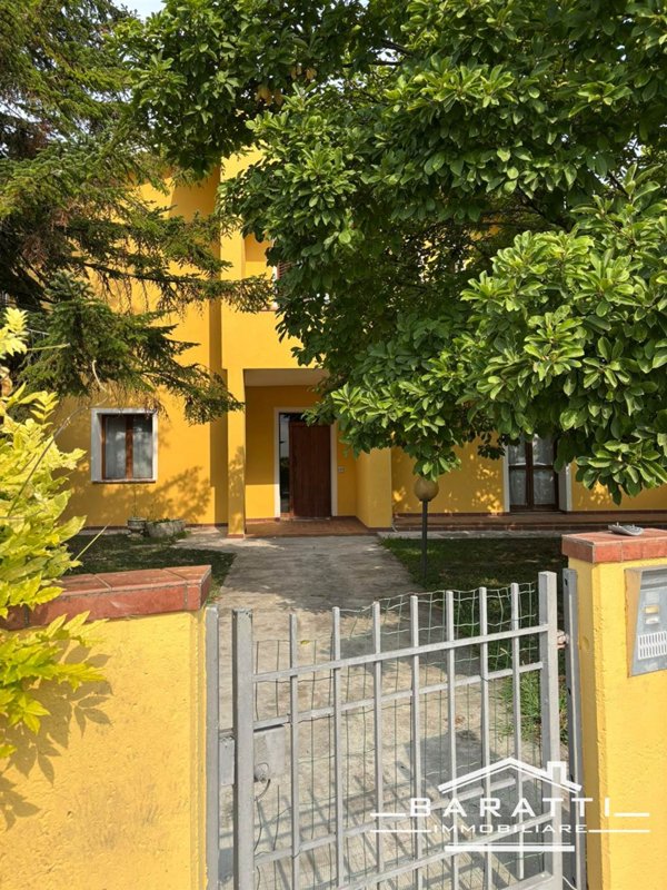 casa indipendente in vendita a Reggio nell'Emilia