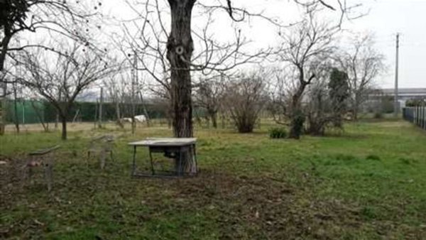 casa indipendente in vendita a Reggio nell'Emilia in zona Città Storica