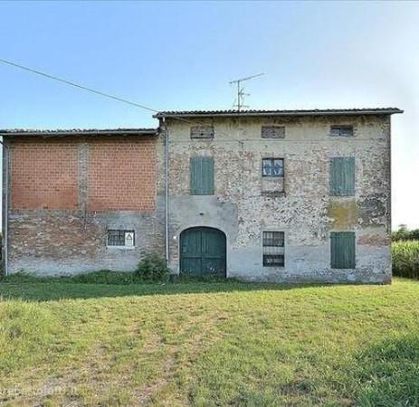 casale in vendita a Reggio nell'Emilia in zona Roncadella