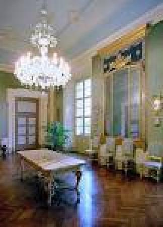 intera palazzina in vendita a Reggio nell'Emilia in zona Città Storica