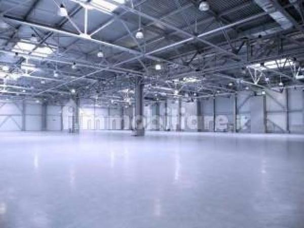 negozio in vendita a Reggio nell'Emilia in zona Città Storica