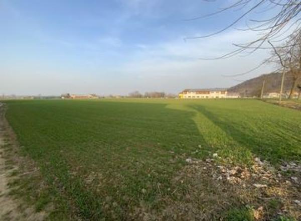 negozio in vendita a Reggio nell'Emilia in zona Città Storica