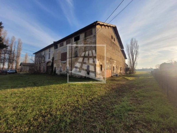 terreno edificabile in vendita a Reggio nell'Emilia in zona Mancasale