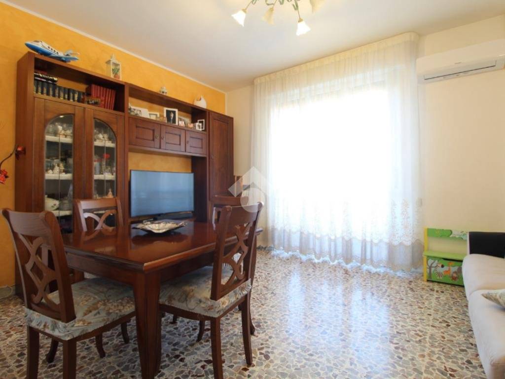 appartamento in vendita a Reggio nell'Emilia in zona Ospizio