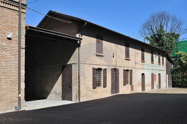 casa indipendente in vendita a Reggio nell'Emilia in zona Città Storica