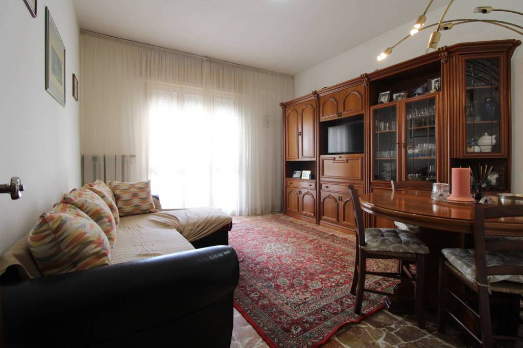 appartamento in vendita a Reggio nell'Emilia in zona Città Storica