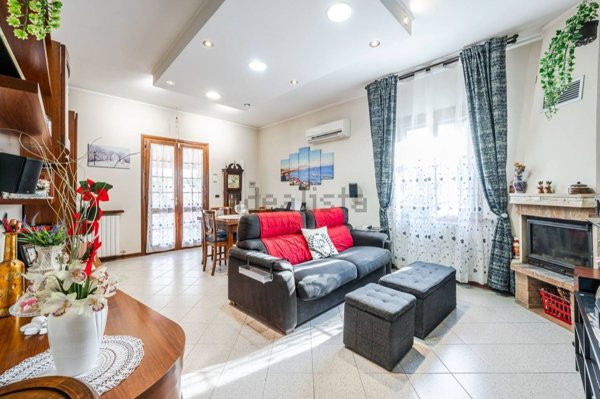 casa indipendente in vendita a Reggio nell'Emilia