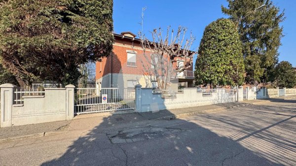 casa indipendente in vendita a Reggio nell'Emilia in zona Cavazzoli