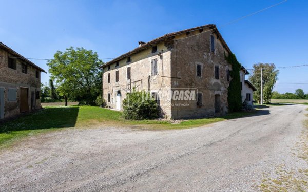 casa indipendente in vendita a Reggio nell'Emilia in zona Fogliano