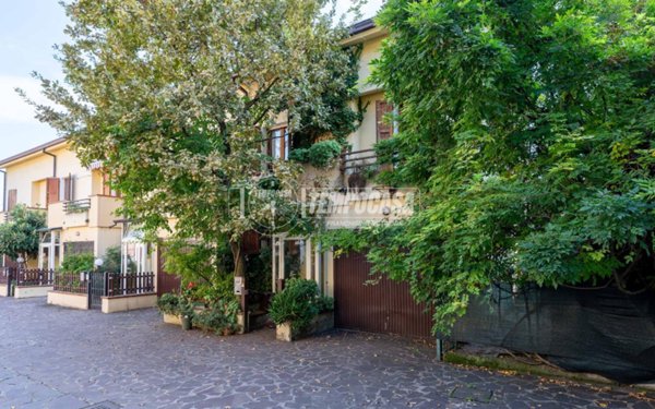 casa indipendente in vendita a Reggio nell'Emilia in zona Città Storica