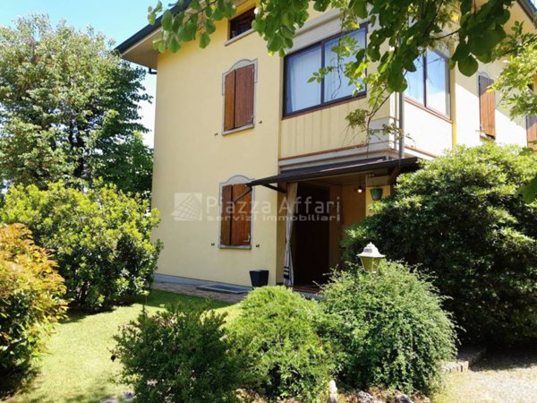 casa indipendente in vendita a Reggio nell'Emilia in zona Fogliano