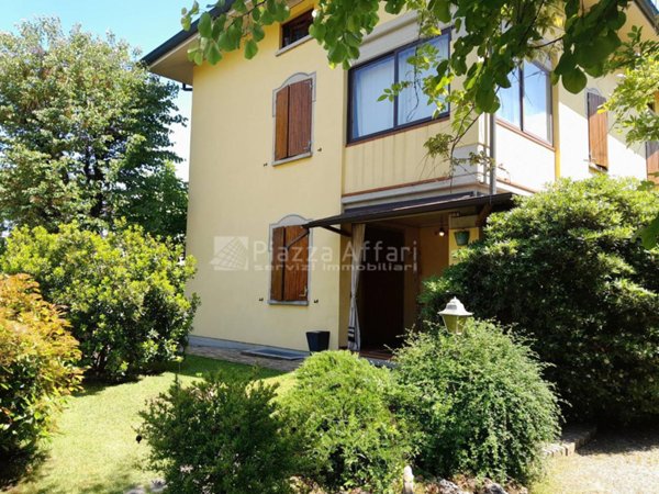 casa indipendente in vendita a Reggio nell'Emilia in zona Roncadella