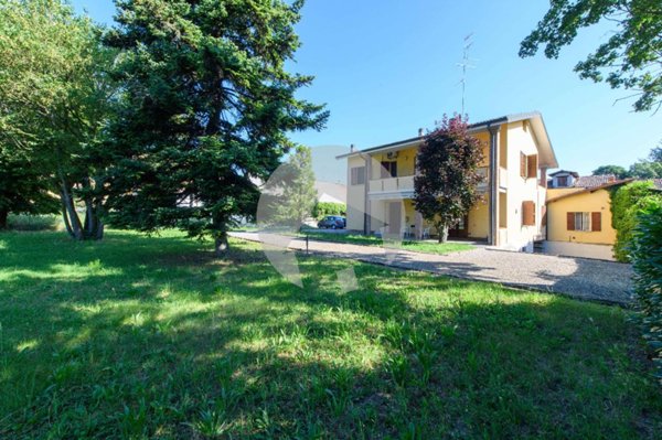casa indipendente in vendita a Reggio nell'Emilia in zona Rivalta