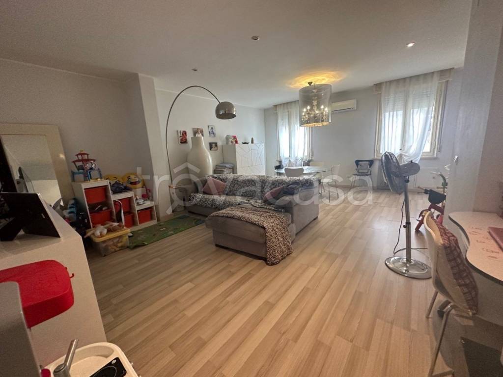 appartamento in vendita a Reggio nell'Emilia in zona Città Storica