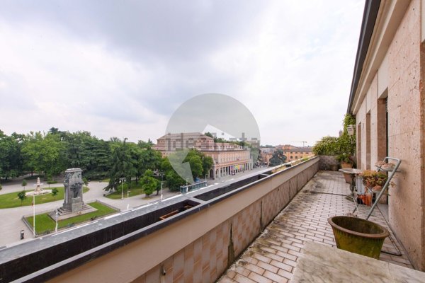 appartamento in vendita a Reggio nell'Emilia in zona Città Storica