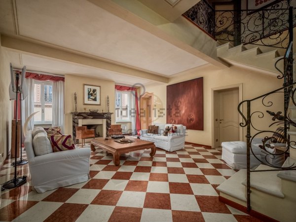 appartamento in vendita a Reggio nell'Emilia in zona Città Storica