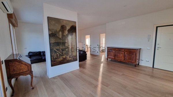 appartamento in vendita a Reggio nell'Emilia in zona Città Storica