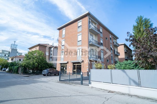 appartamento in vendita a Reggio nell'Emilia in zona Tribunale