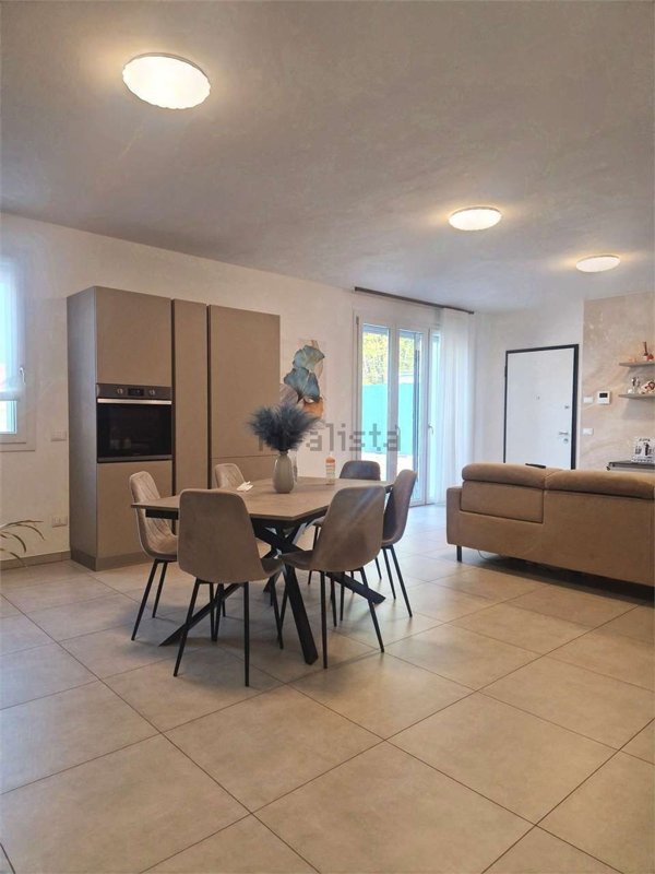 casa indipendente in vendita a Reggio nell'Emilia in zona Città Storica