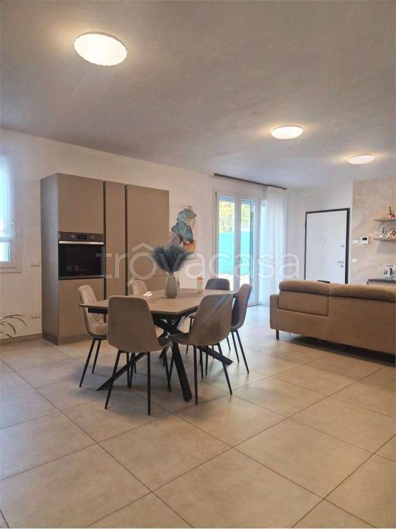 casa indipendente in vendita a Reggio nell'Emilia in zona Città Storica