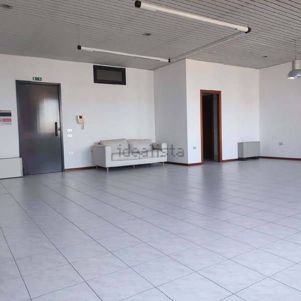 ufficio in vendita a Reggio nell'Emilia in zona Città Storica