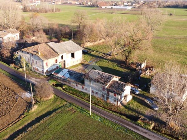 casa indipendente in vendita a Reggio nell'Emilia in zona Gavasseto