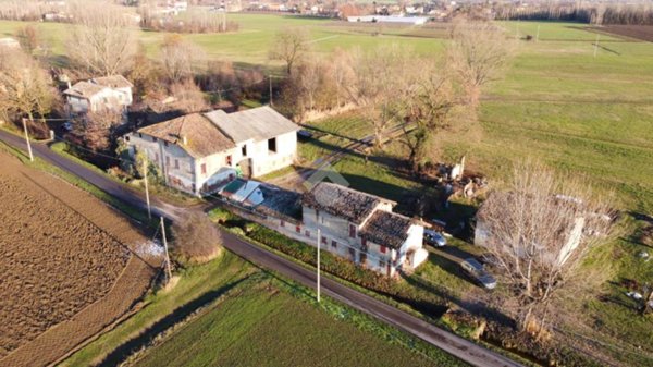 casa indipendente in vendita a Reggio nell'Emilia in zona Gavasseto