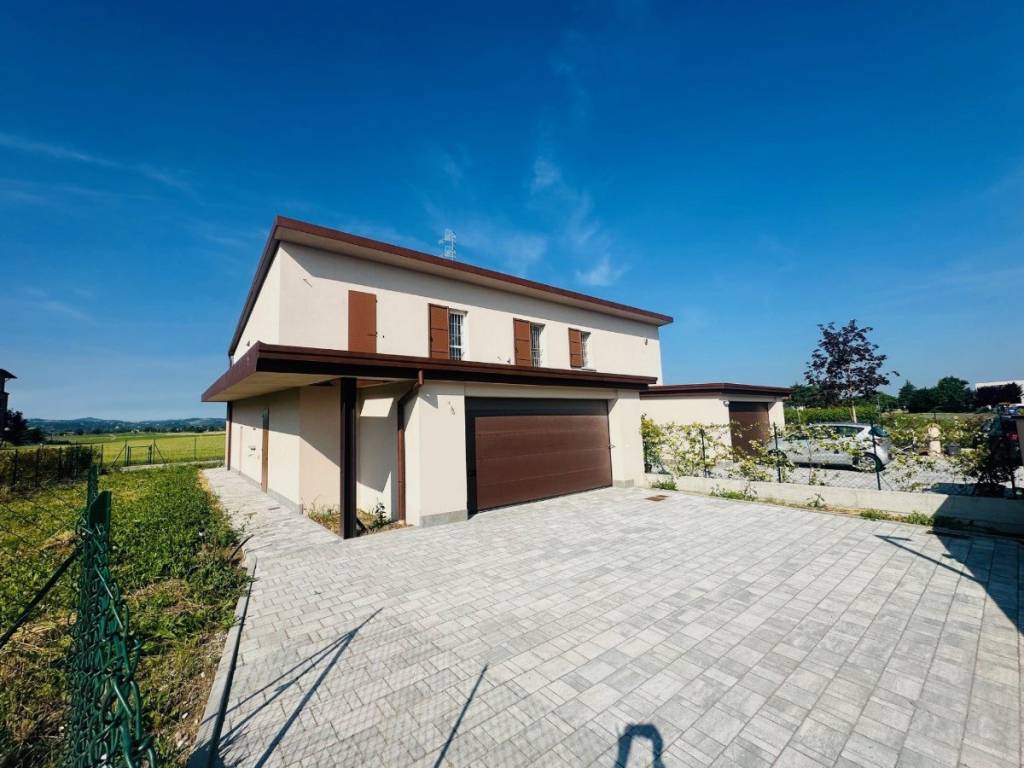casa indipendente in vendita a Reggio nell'Emilia in zona Fogliano