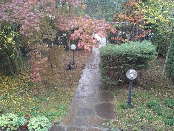 casa indipendente a Reggio nell'Emilia in zona San Pellegrino / Villa Canali