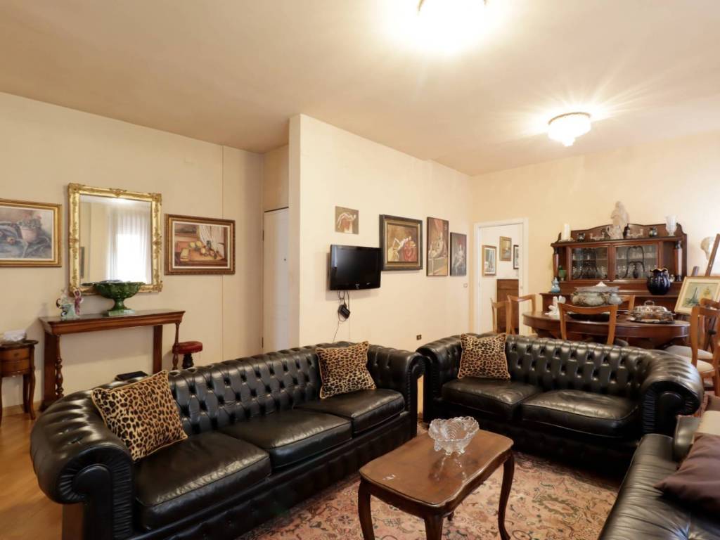 appartamento in vendita a Reggio nell'Emilia in zona Città Storica