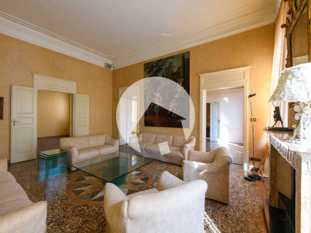 appartamento in vendita a Reggio nell'Emilia in zona Città Storica