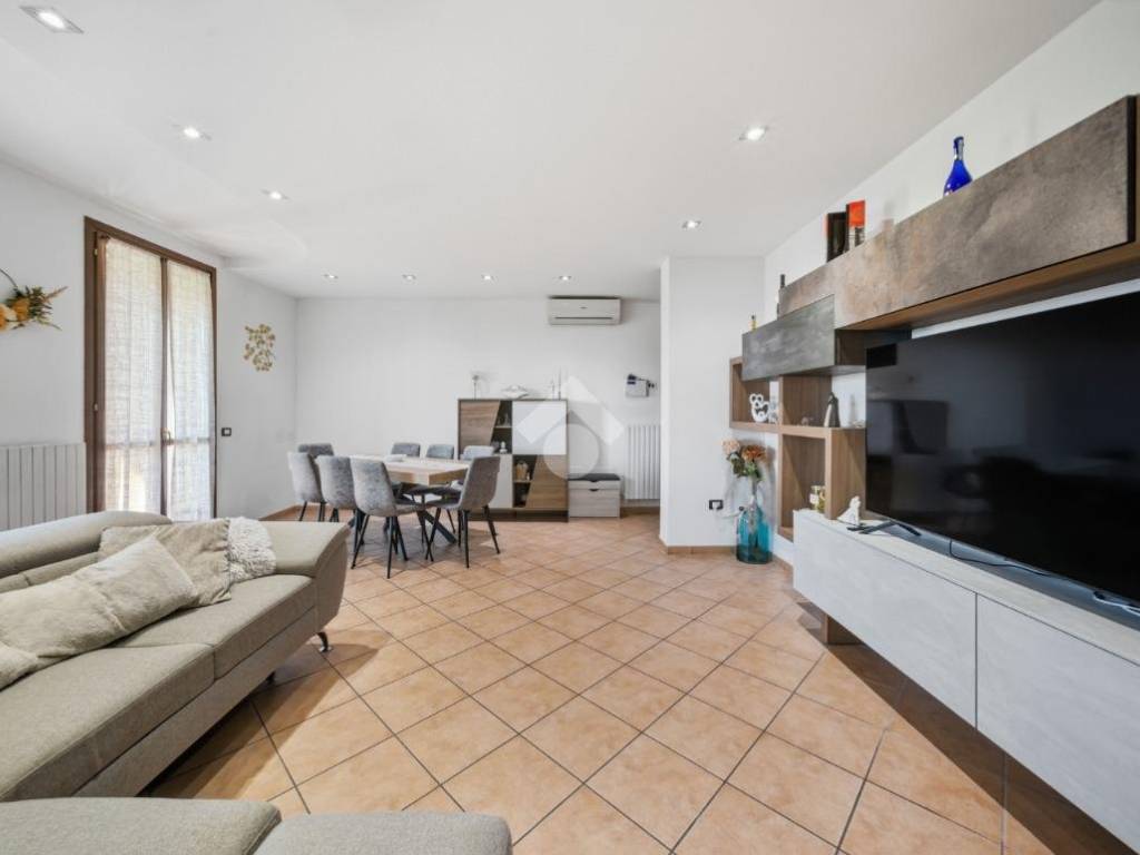 appartamento in vendita a Reggio nell'Emilia in zona Cella