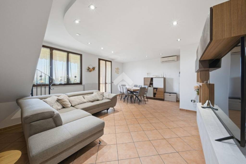 appartamento in vendita a Reggio nell'Emilia in zona Cadè / Gaida