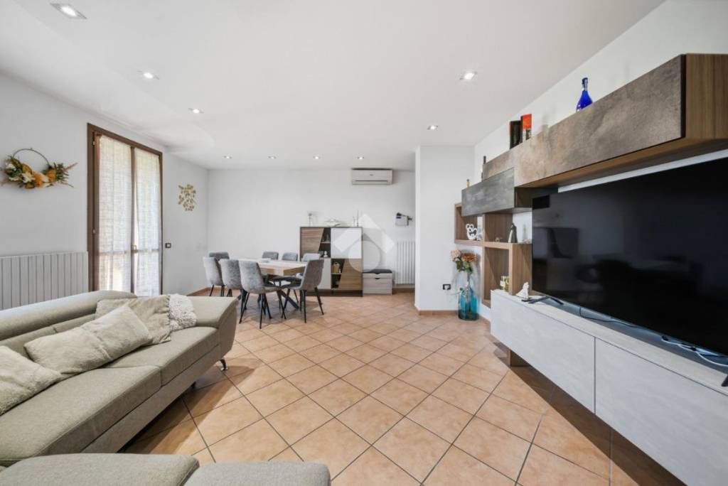 appartamento in vendita a Reggio nell'Emilia in zona Cadè / Gaida